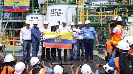 La plana mayor: Álex Bravo, José Icaza, Rafael Poveda, Jorge Glas y Capaya, en la Refinería de Esmeraldas en 2015.