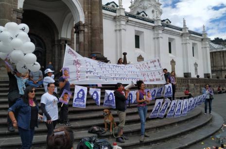 Plantón realizado por la desaparición de Juliana Campoverde, el 7 de julio de 2019 e la Plaza Grande.