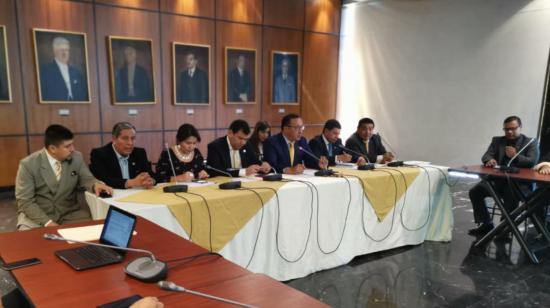 Un grupo de dirigentes de Fedetaxis fue recibido por el presidente de la Asamblea, César Litardo.