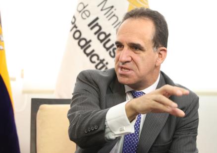 Ramiro González fue ministro de Industrias (foto) y presidente del Consejo Directivo del IESS.