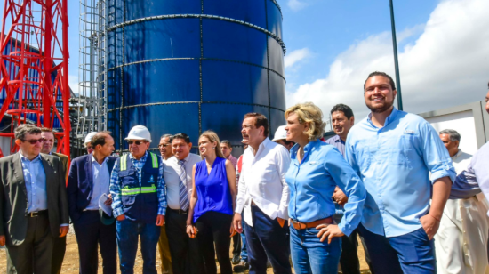 Como en tiempos de campaña: Nebot acompañó a Cynthia Viteri en la inauguración de una planta de agua potable en Puná. 