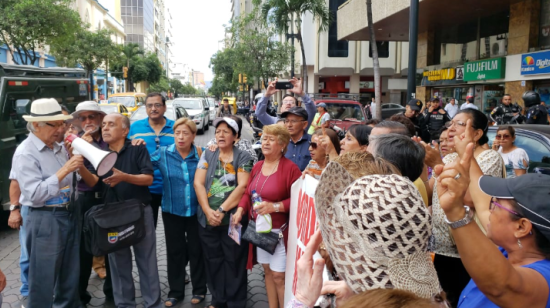 En Guayaquil, el vocero de los maestros Ricardo Ramírez dice que las protestas se intensificarán. 