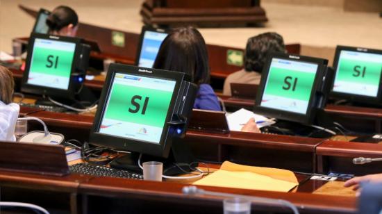 Votación en el Pleno del Legislativo.