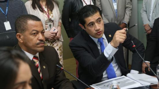 El Ministro de Economía y Finanzas, Richard Martínez junto al legislador de PAIS, Lenín Plaza, durante una comparecencia en la Comisión de Soberanía Alimentaria, el pasado 7 de agosto.