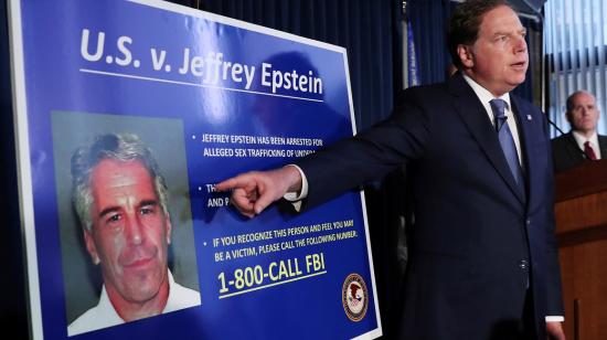 Imagen de archivo cuando el FBI ordenó la captura del millonario estadounidense Jeffrey Epstein. 