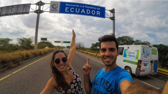 Chini (Cynthia Gallo) y Rodrigo Freire son dos viajeros que recorren Latinoamérica. Llegaron a Ecuador hace mes y medio, y han visitado la Costa, Sierra y Amazonía. 