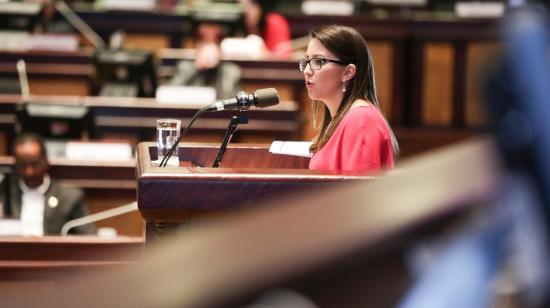 Verónica Espinosa, exministra de Salud, comparece ante el pleno de la Asamblea Nacional.