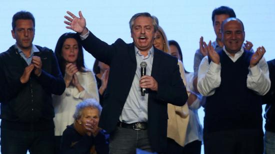 El candidato presidencia Alberto Fernández da un discurso tras ganar las elecciones primarias en Argentina el 11 de agosto de 2019.