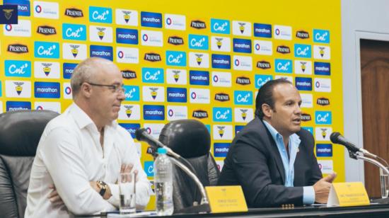 Jorge Célico y Francisco Egas durante la rueda de prensa en la que se presentó la lista de convocados a la selección de Ecuador.