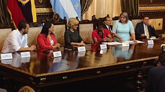La Fiscal Diana Salazar y la titular de la Judicatura, María del Carmen Maldonado, suscribieron el acuerdo de cooperación del Plan Más Seguridad en Guayaquil. 