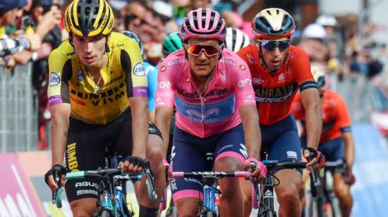 Primoz Roglic, Richard Carapaz y Vincenzo Nibalidurante la etapa 19 etapa del Giro de Italia.