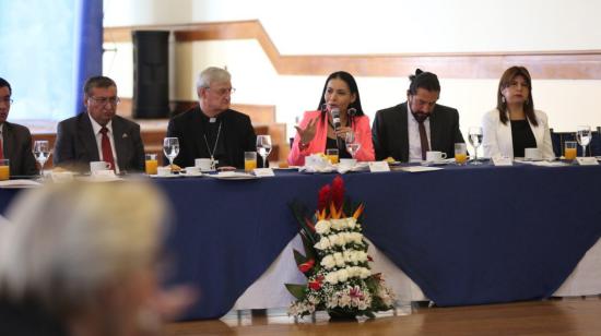 La presidenta del CNE, Diana Atamaint (centro), se reunió con el Cuerpo Diplomático el 28 de agosto del 2019.