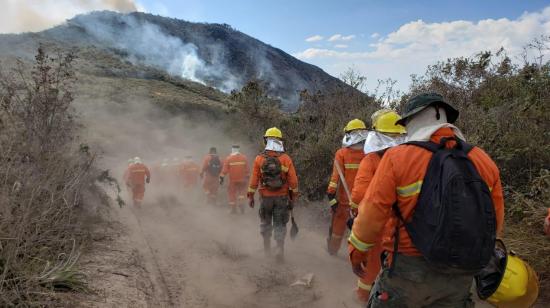 Esta madrugada, se reanudaron las operaciones de control del incendio forestal registrado en la Reserva Geobotánica Pululahua. 