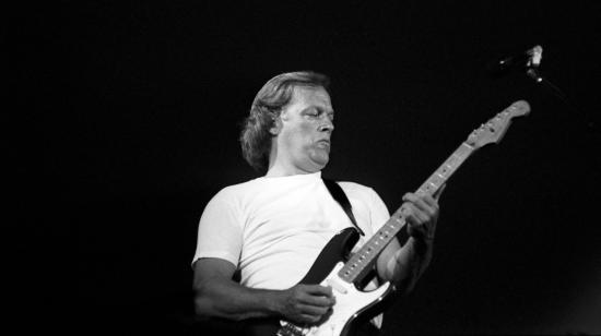 El guitarrista David Gilmour, integrante del grupo Pink Floyd, durante la actuación ofrecida en 1988 en Madrid. 