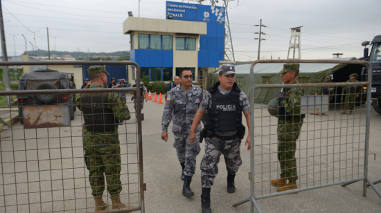 Durante los 90 días de emergencia carcelaria se movilizó a las Fuerzas Armadas, para que resguarden el exterior de los centros penitenciarios. 