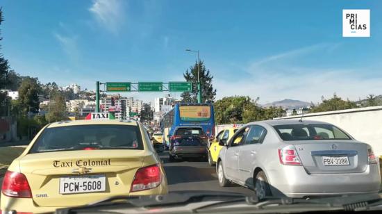 Congestión vehicular en la avenida Eloy Alfaro y Río Coca.