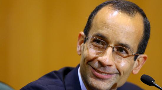 Marcelo Odebrecht, the head of Latin America's largest engineering and construction company Odebrecht SA, smiles as he gives his testimony in a session of the Parliamentary Committee of Inquiry in Curitiba, Brazil, September 1, 2015. Odebrecht was arrested in June in connection with the massive bribery and political kickback scandal focused on state-run oil company Petroleo Brasileiro SA.  REUTERS/Rodolfo Buhrer