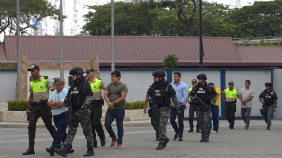 Los seis sospechosos de los atentados en la Universidad de Guayaquil fueron llevados al Cuartel Modelo. Serán procesados por el delito de terrorismo. 