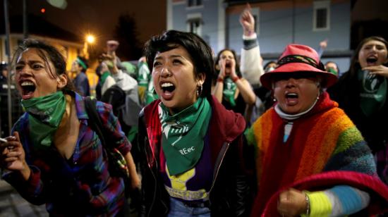 Mujeres protestan luego de que la Asamblea negara la despenalización del aborto en casos de violación el 18 de septiembre de 2019.