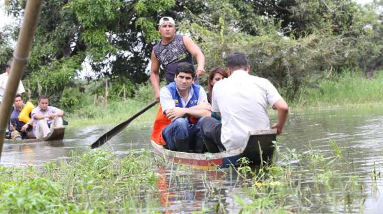 El 29 de marzo, el Vicepresidente visitó a las familias damnificadas por el invierno, en Daule.