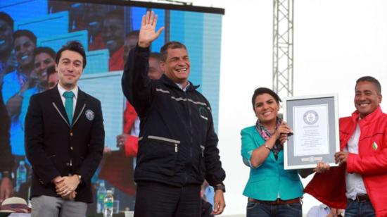 El expresidente Rafael Correa junto a Bolívar Armijos, expresidente del Conagopare.