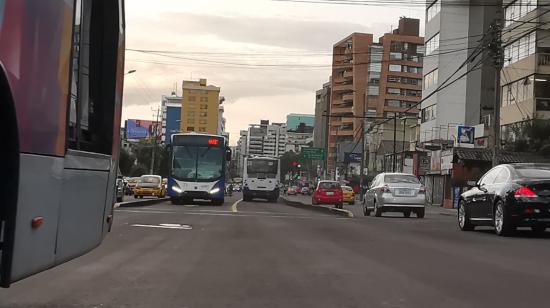 Vista general del tránsito vehicular en la avenida 6 de Diciembre, el 10 de diciembre de 2019.