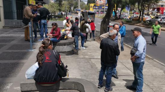 Foto Archivo. Una veintena de venezolanos llegó a la Embajada para solicitar información sobre la exigencia de la visa