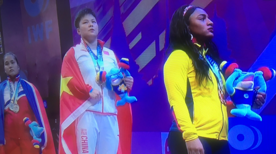 Tamara Salazar durante la ceremonia de premiación en el Mundial de Pattaya. 