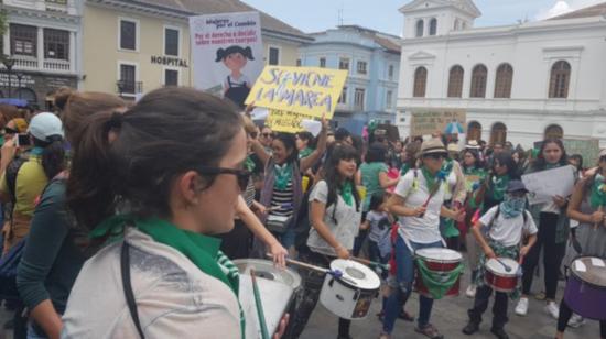 Mujeres se concentraron en la Plaza del Teatro para marchar por sus derechos