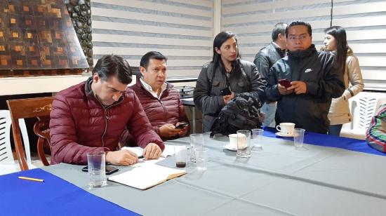 Delegados del Gobierno y autoridades provinciales de Carchi se reunieron la noche del domingo 29 de septiembre en Tulcán. 