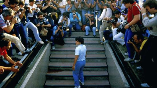 Diego Maradona en su presentación como jugador del Nápoli