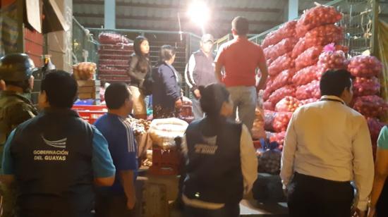 Operativos de control en el Mercado de Terminal de Transferencia de Víveres, en Pascuales, Guayaquil.