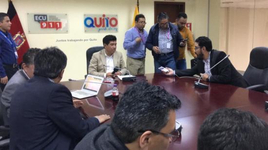 El alcalde de Quito, Jorge Yunda, en una reunión del COE Metropolitano.
