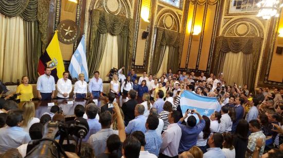 El Municipio de Guayaquil y el líder del PSC, Jaime Nebot, convocaron a una marcha en la ciudad para defender la democracia. 