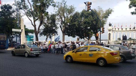 Manifestantes en el Malecón 200, Guayaquil 