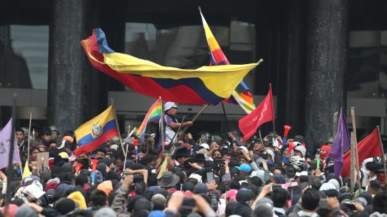 Manifestantes ingresaron al Palacio Legislativo, en Quito, el 8 de octubre del 2019.