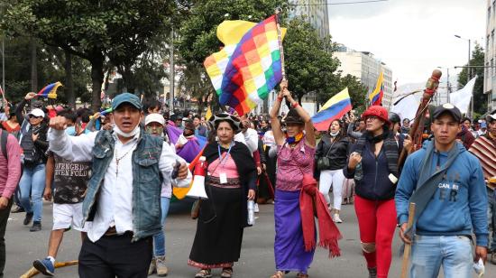 Indígenas y movimientos sociales protestan por octavo día contra las medidas económicas decretadas por el Gobierno. 