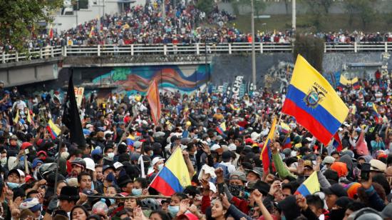 Manifestantes indígenas lograron instalarse en los exteriores de la Asamblea Nacional, el 11 de octubre de 2019.