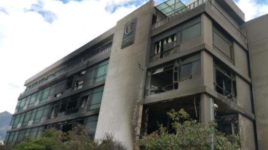 El edificio de la Contraloría fue incendiada el sábado 12 de octubre de 2019.