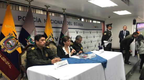 Nelson Villegas, comandante general de la Policía, la ministra María Paula Romo y Patricio Carrillo director general de operaciones