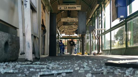 Una de las estaciones de l Ecovía que fue destruida durante las protestas.