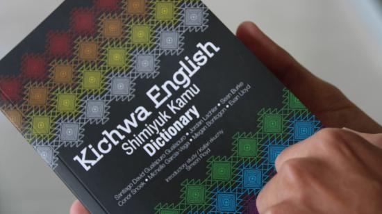 Portada de diccionario kichwa- inglés.