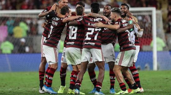 Flamengo festeja su pase a la final en Santiago