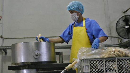 Trabajador de una empresa de alimentos el 29 de octubre de 2019. 