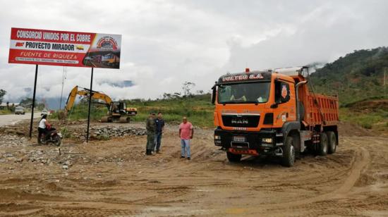 Una de las volquetas del Consorcio Unidos por el Cobre, en Zamora Chinchipe