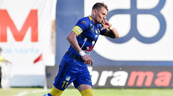 Carlos Garcés convirtió dos goles en la victoria de Delfín 3-0 (4-4) en el global para darle el paso a la final de Copa Ecuador.