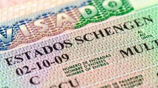 Durante el proceso de emisión de pasaportes ordinarios, la Cancillería detectó que  hay bandas que ofrecen pasaportes extranjeros a migrantes ecuatorianos que buscan llegar a Europa. 