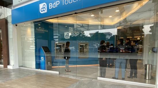 A finales de octubre, Banco del Pacífico inauguró la primera oficina digital del país llamada BdPTouch. 