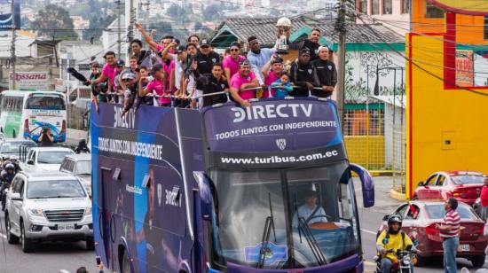 El campeón sudamericano arribó a Quito y llegó hasta Sangolquí para celebrar con sus aficionados.