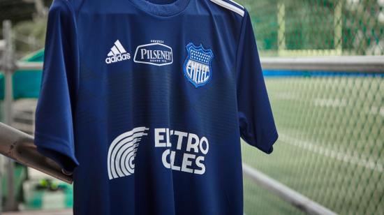 Emelec presentó su camiseta edición especial por los 70 años de Adidas. 